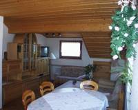 BILD: Blick von der Küche aus in den Wohnbereich der Wohnküche BILD: Blick von der Küche aus in den Wohnbereich der Wohnküche